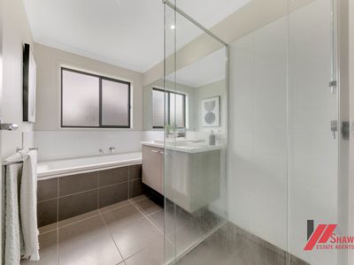 12 Bindarri Road, Manor Lakes