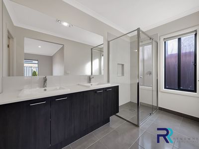 9 Larneuk Drive, Cobblebank