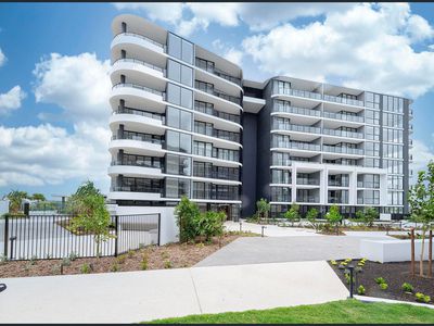 1505 / 10 Sickle Avenue, Hope Island