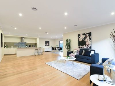 8 Calibre Circuit, Clyde North