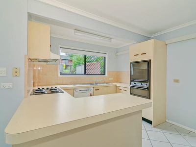 4 / 4 Amie Court, Springwood