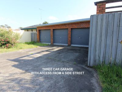 25 The Lakes Way, Forster