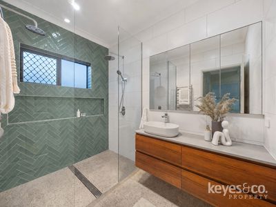 15 Greentree Circuit, Bushland Beach