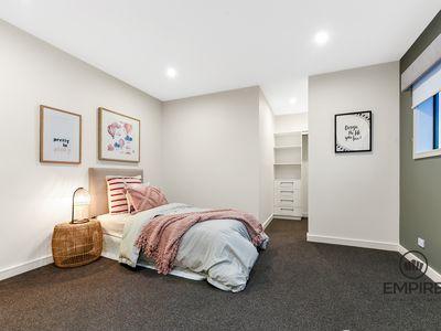 7 Littleshore Crescent, Clyde North