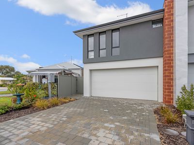 27 Jubilee Avenue, Success