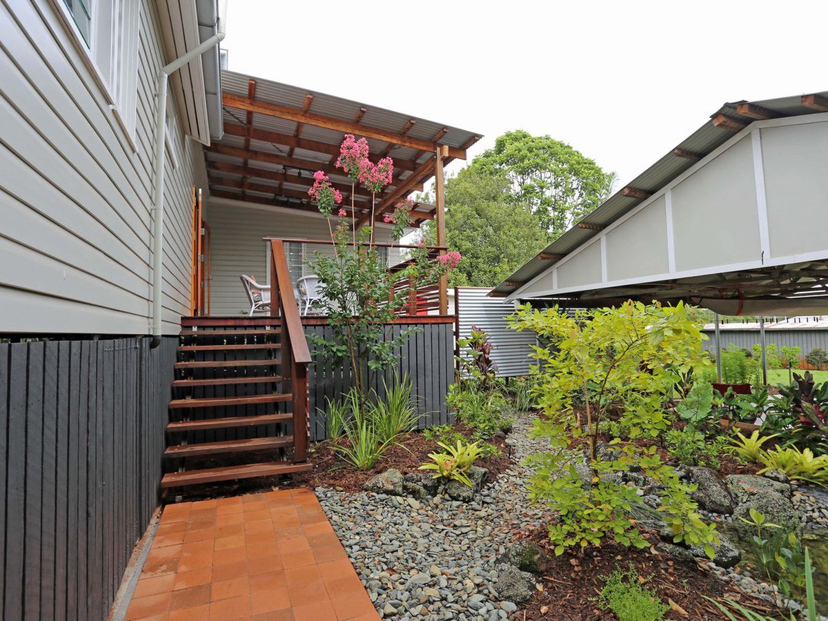 9 Downing Street, Malanda