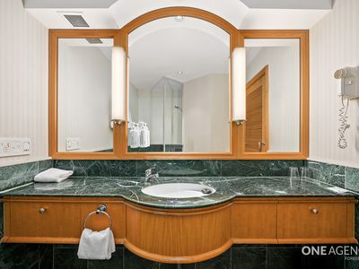 303 / 2801-2833 Gold Coast Highway, Surfers Paradise