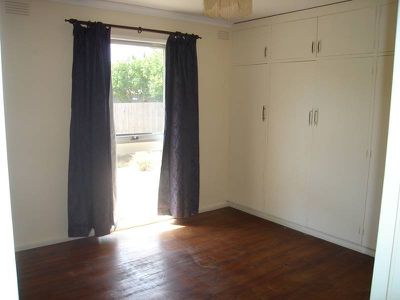 15 Newton Avenue, Bell Post Hill