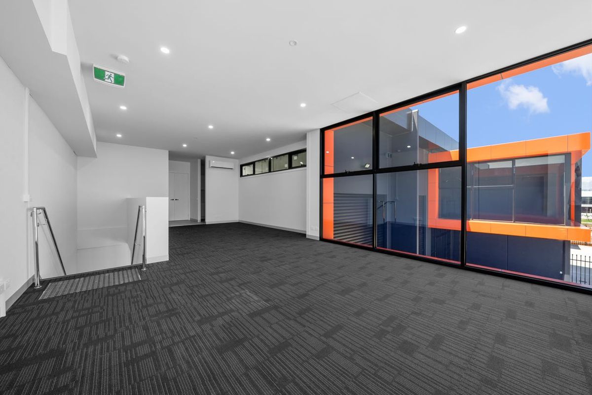 2 / 5 Literary Way, Williamstown