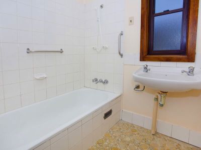 250 Princes Highway, Dapto