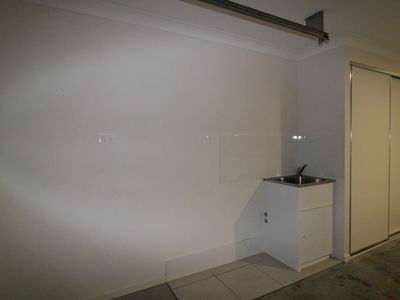 1 / 18 Goal Crescent, Griffin