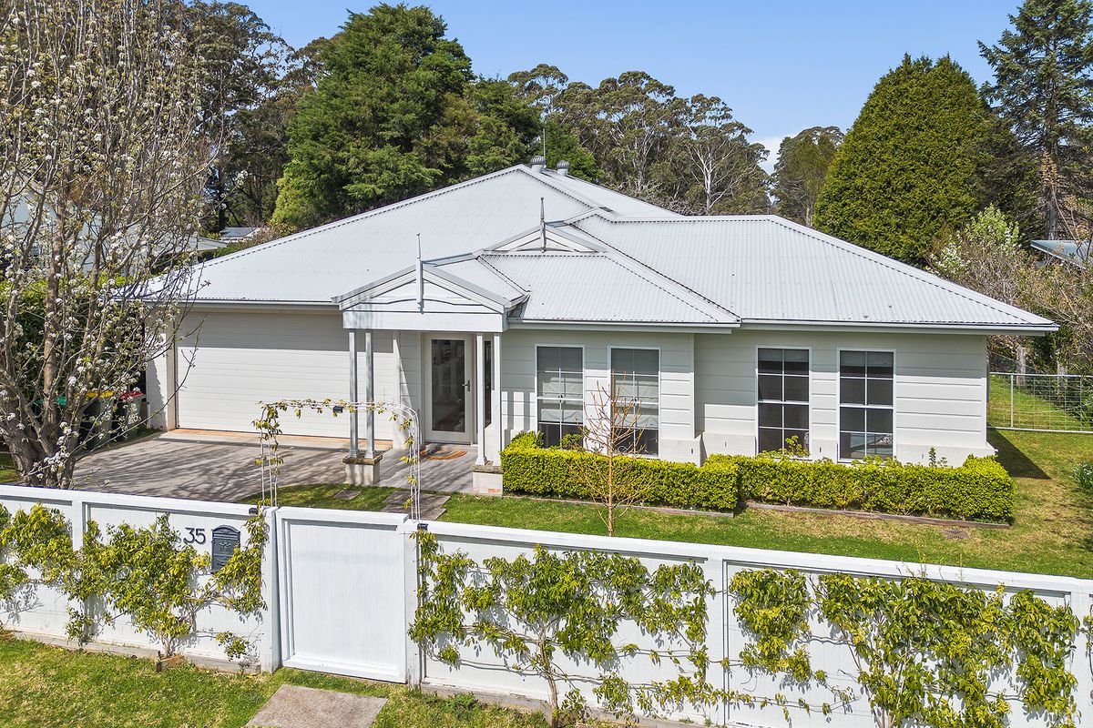 Stylish Light Filled Home in Bundanoon’s Historic Heart