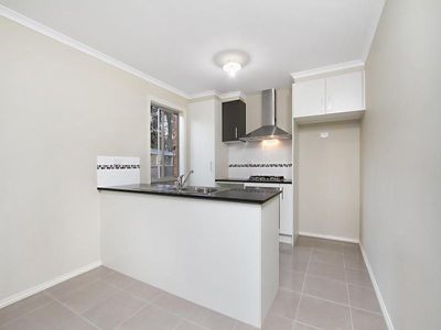 1 / 4 Rosemary Court, Golden Square