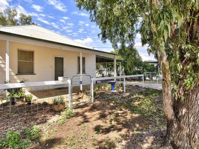 76 Cassowary Street, Longreach