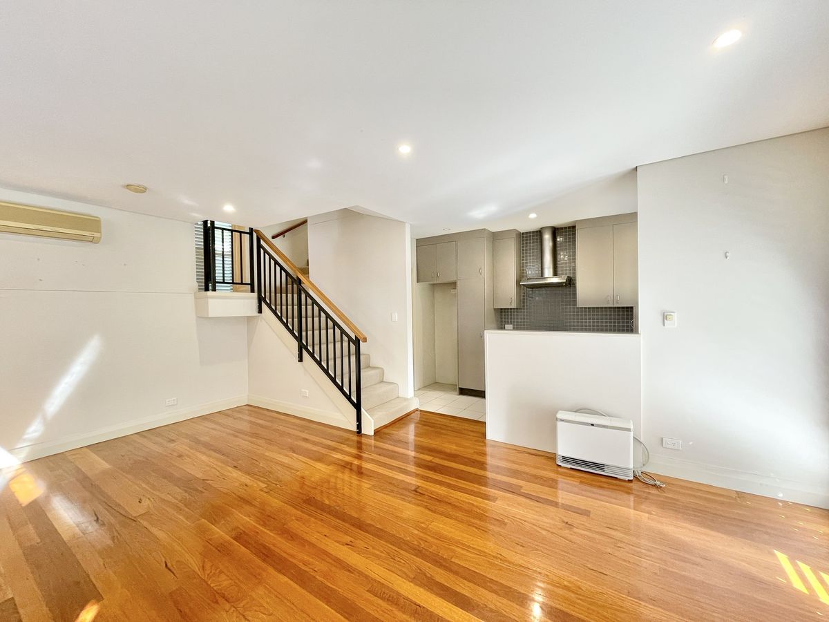 1 / 2 Armstrong Street, Willoughby