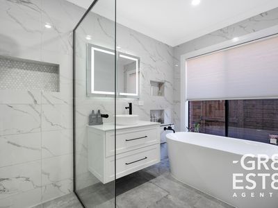 10 REDLEAF CLOSE, Hampton Park