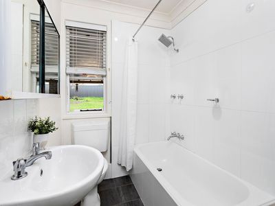 40 Girraween Avenue, Lake Illawarra