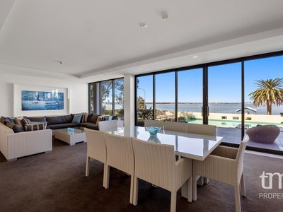 9 / 8 Mounts Bay Road, Crawley