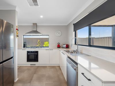 26 Gossan Chase, Piara Waters