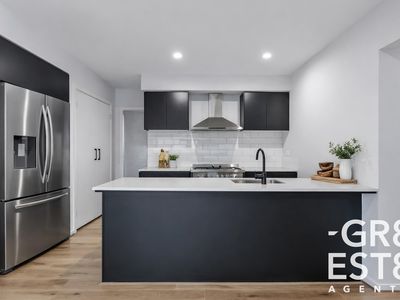 17 Chesney Rise, Officer