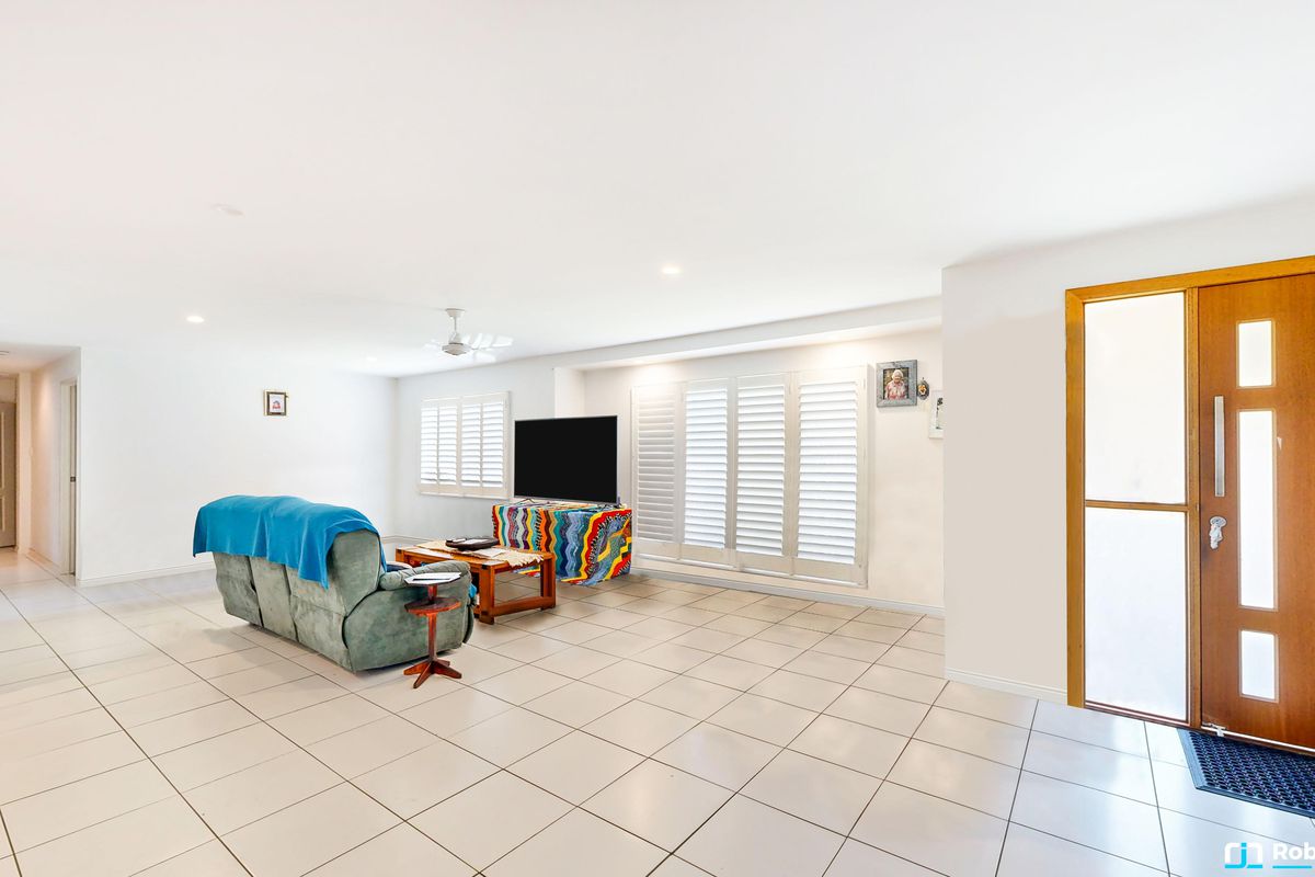 2 Muirfield Crescent, Tewantin