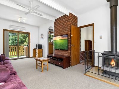 40 Mountain River Road, Mountain River