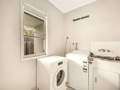 24 / 1 Collins Lane, Kin Kora