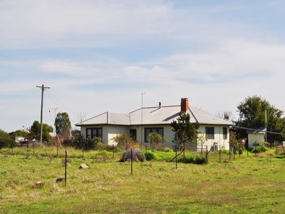 Wagga Wagga Road, Holbrook