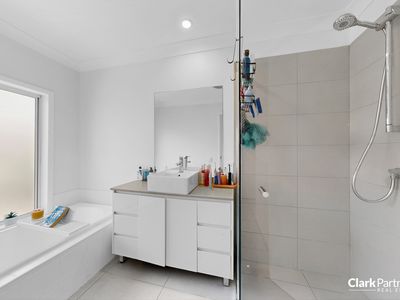 27 Peppertree Street, Warner