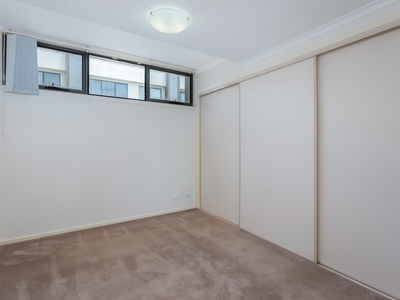 8 / 88 Henderson Road, Queanbeyan