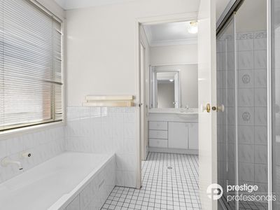 10 Merryville Court, Wattle Grove