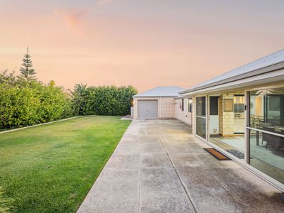19 Lombadina Parade, Secret Harbour