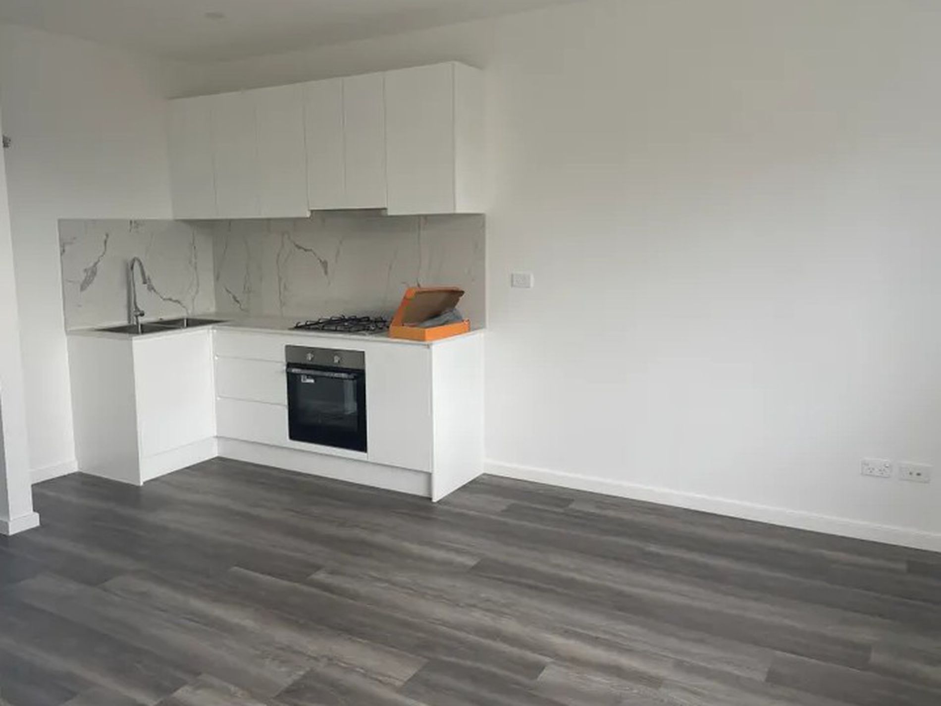 31a Parhelion St., Austral