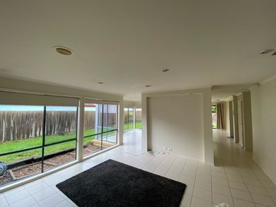13 Chestnut Grove, Werribee