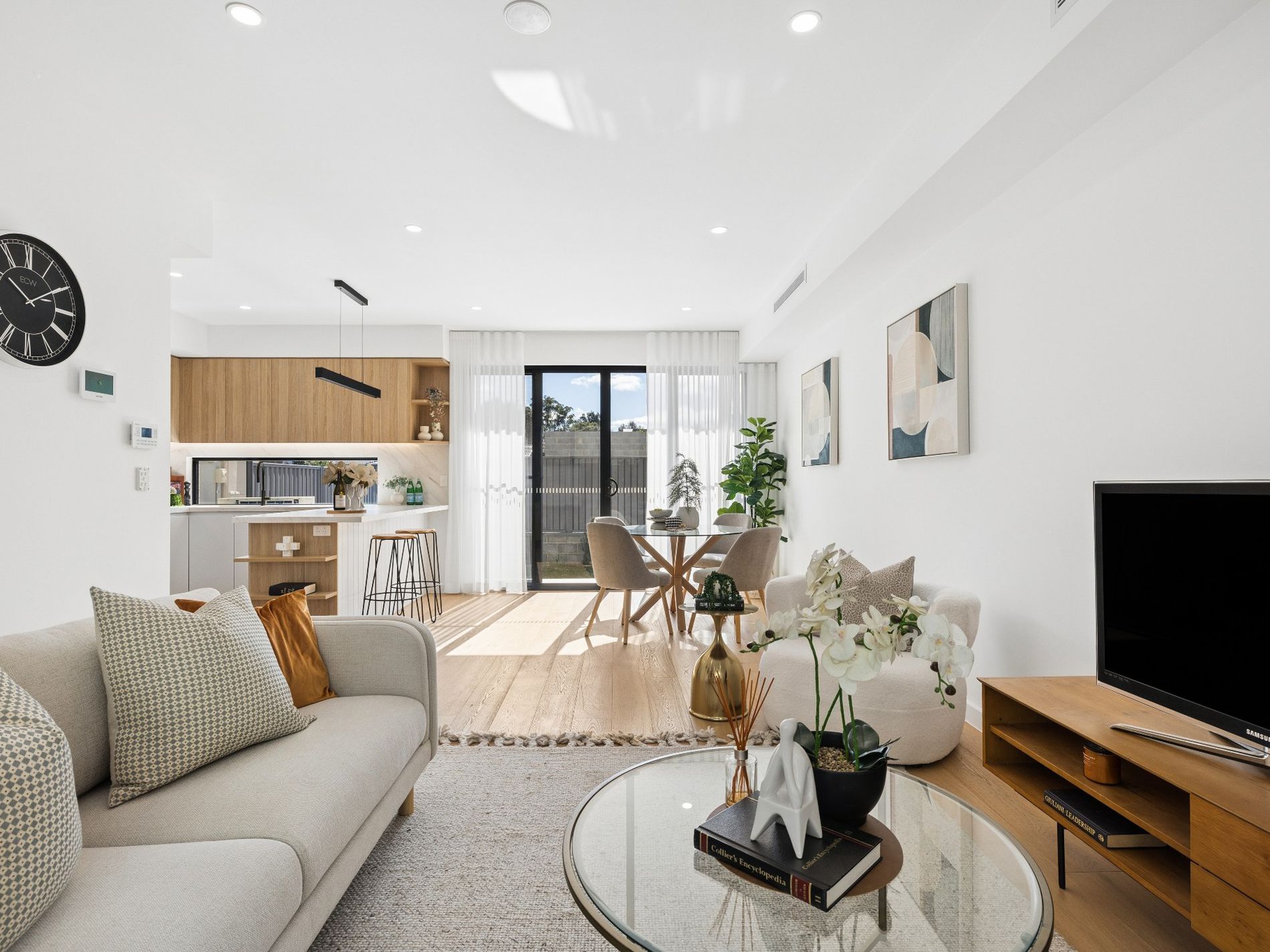 4 Bedroom / 9-9a Old Berowra Road, Hornsby