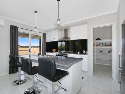 10 Howlong Rd, Rutherglen