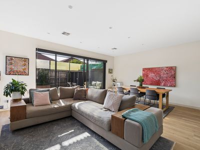 8B Waiora Parade, West Footscray