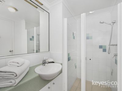 25 / 7 Mariners Drive, Townsville City