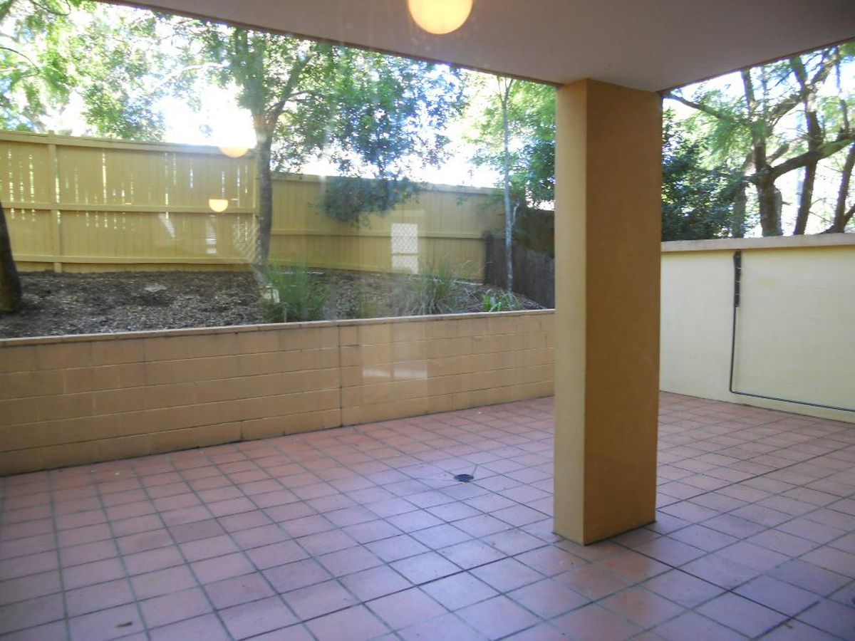 6 / 15 Clarence Road, Indooroopilly