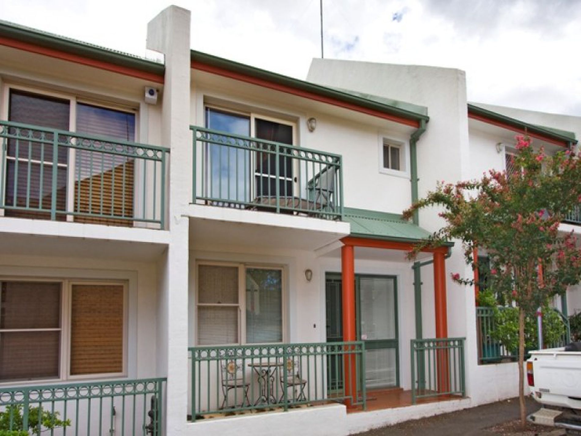 2 / 213 Wigram Road, Forest Lodge