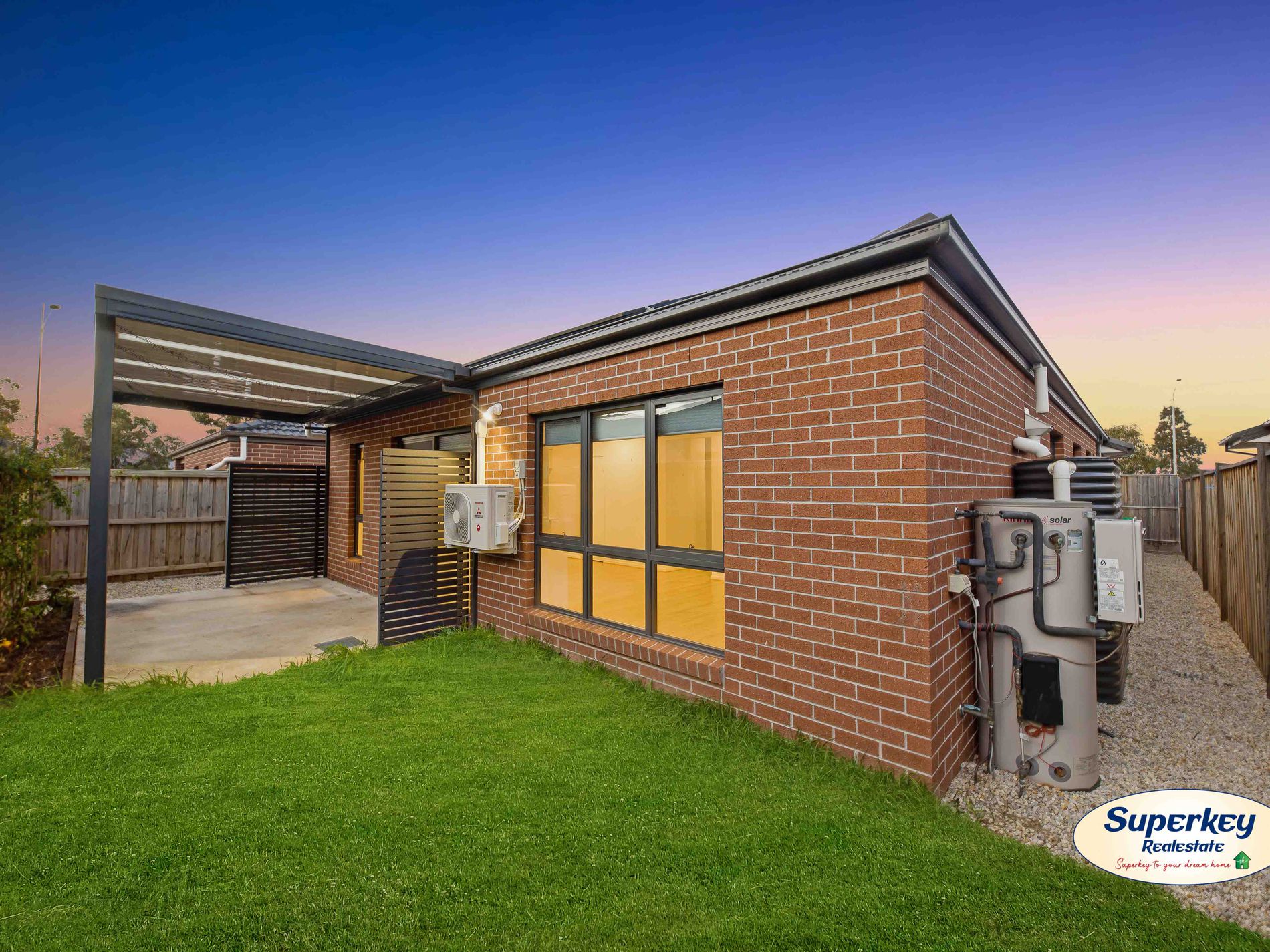 32 Chromite Circuit, Weir Views