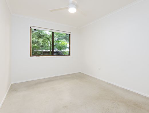 Old Tewantin, river access, shared Jetty, bushland setting! image 12