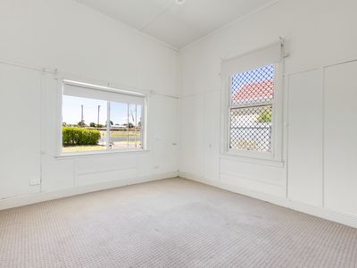 12 Railway Avenue, Horsham