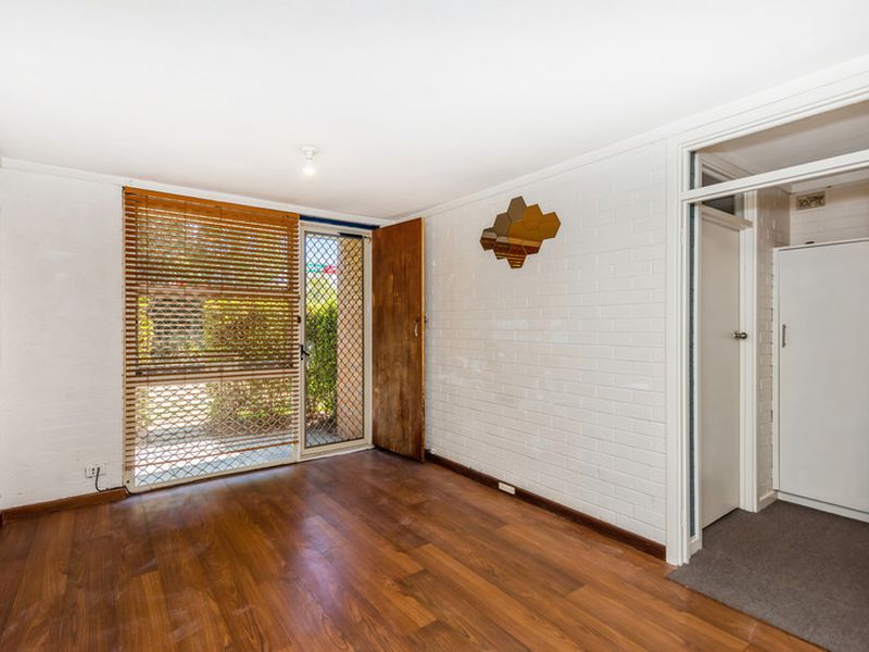 1 / 221 Clontarf Road, Hamilton Hill