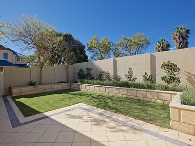 8/9-11 Hinderwell Street, Scarborough