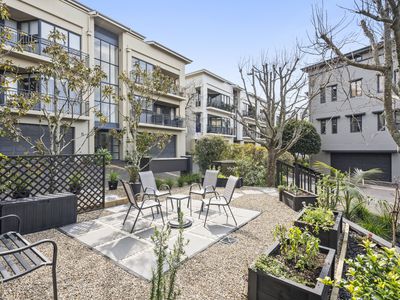 2F / 5 Furneaux Way, Remuera