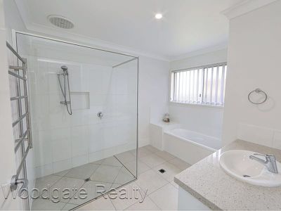 5 Honeyeater Ct, Woodgate