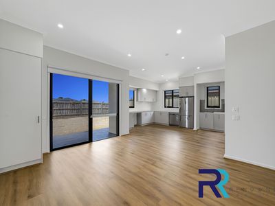 71 James Melrose Drive, Brookfield