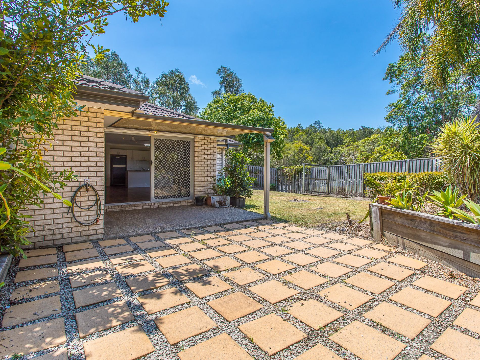 50 Vanilla Av, Griffin