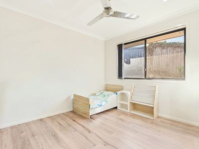 27 Phoebe Way, Gleneagle